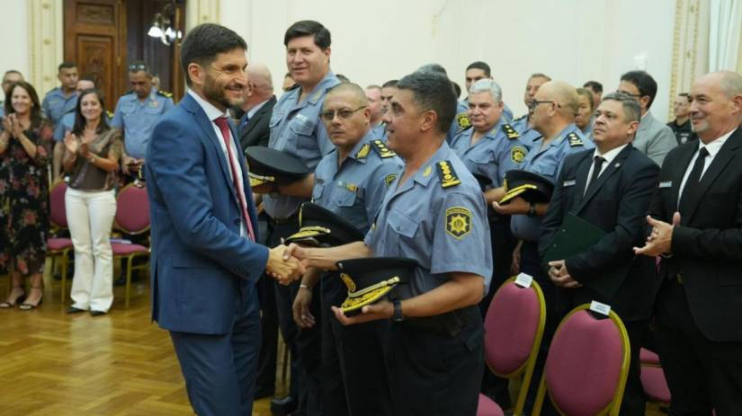 Pullaro destacó el trabajo y dedicación de la Policía: “Lograron cambiar la historia de nuestra provincia”