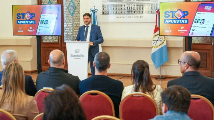 Pullaro presentó una app para que los padres puedan controlar los sitios digitales a los que acceden los menores