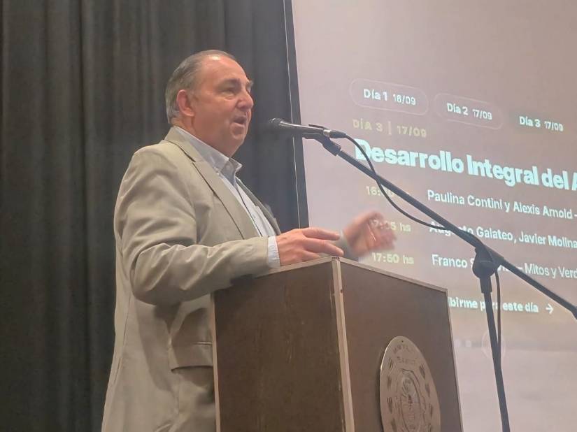 El intendente Poletti abrió el Congreso “Educación para el Deporte”