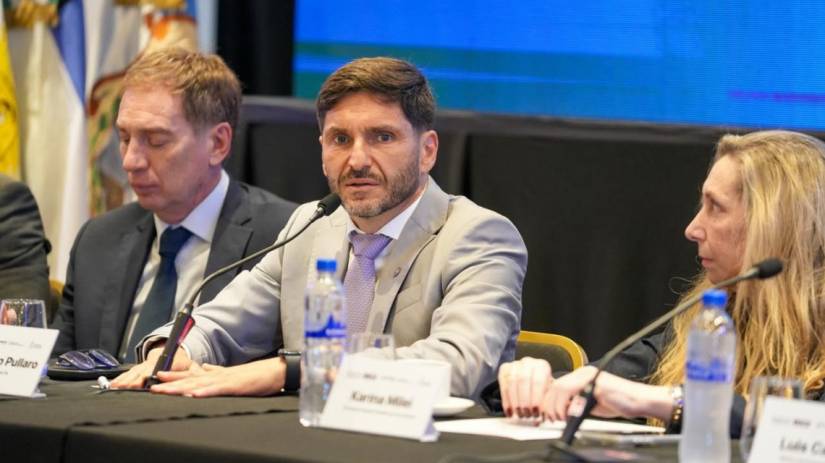 Pullaro: “Voy a pelear para que cada uno de los contenedores que salgan de Argentina, lo hagan por los puertos de Santa Fe”