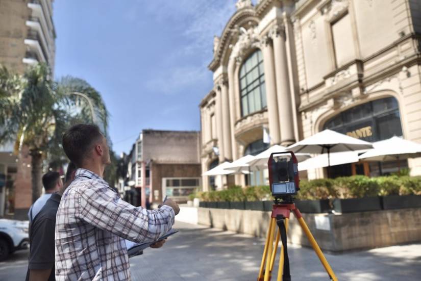 Se realizan estudios para la recuperación de la fachada del Teatro Municipal