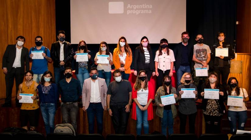 La provincia participó de la entrega de tarjetas de subsidios a estudiantes de “Argentina Programa”