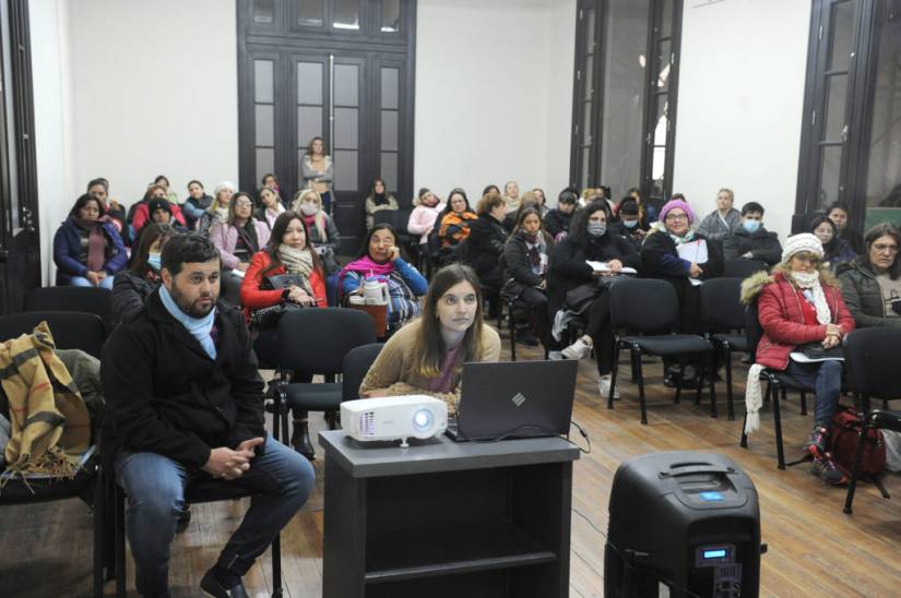 La Municipalidad realizó un taller de fortalecimiento laboral para trabajadoras y trabajadores del cuidado