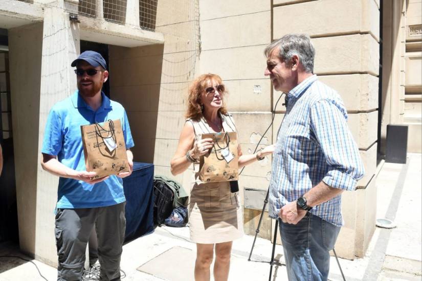 Jatón recibió a una comitiva de la Universidad de Poitiers