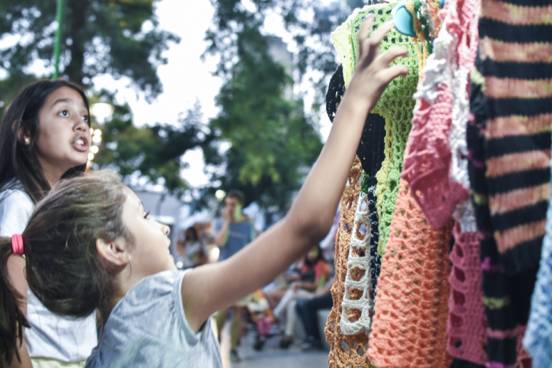 Feria nocturna de la Costanera Oeste (sábados de febrero y marzo)