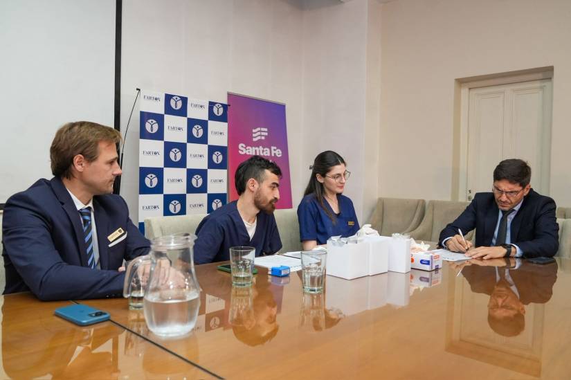 Santa Fe puso en marcha los narcotest a las fuerzas de seguridad y Pullaro se realizó el primero