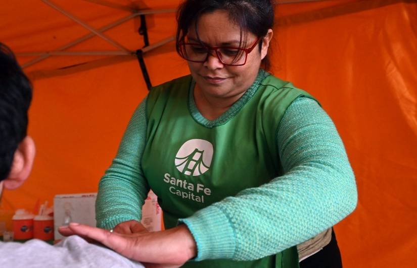 #ModoVacuna: la campaña de vacunación itinerante llega a las escuelas de la ciudad
