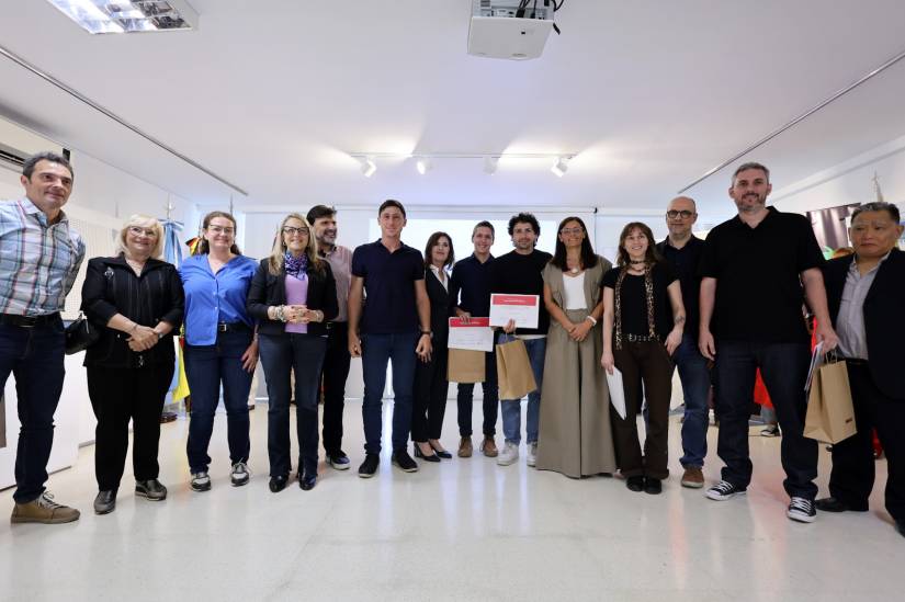 Se entregaron los premios y menciones del concurso “Paseo de las Colectividades”