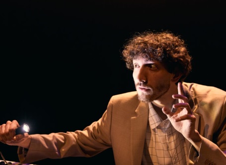 «Problema 1»: Teo López Puccio llega al CCP con un unipersonal sobre matemática, humor y música