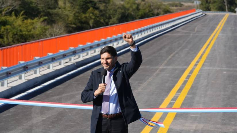 Pullaro inauguró el puente sobre arroyo El Pindó: “Dijimos que íbamos a priorizar el norte y hoy eso es una realidad”