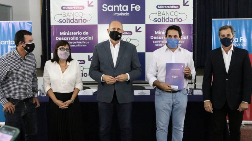 Perotti presentó el Programa Banco Solidario destinado a emprendedores santafesinos