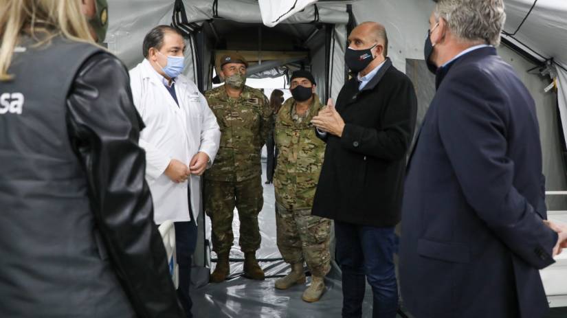 Perotti y Rossi recorrieron el hospital militar instalado frente al ullen en la ciudad de Santa Fe